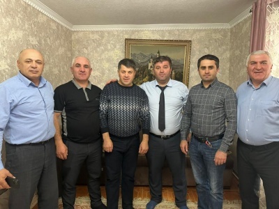 Глава Бежтинского участка встретился с прибывшим в отпуск участником СВО