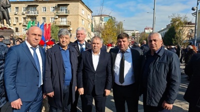 Глава Бежтинского участка Шамиль Арадахов принял участие в открытии памятника Д.Коркмасову