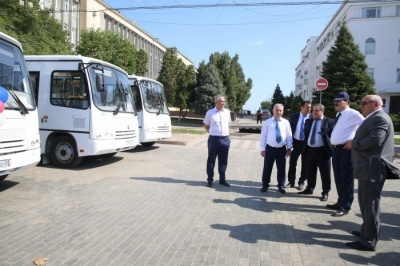 Глава Дагестана осмотрел новые пассажирские автобусы Махачкалы