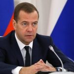 Медведев сообщил о дополнительном финансировании регионов на школьные автобусы и «скорые» в объеме до 10 млрд рублей