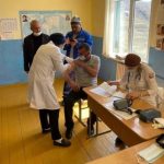 В с. Нахада выездная бригада медиков ЦРБ Бежтинского участка вакцинировала желающих от COVID-19