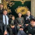 Глава МО «Бежтинский участок» Шамиль Арадахов поздравил ветерана локальных войн с Днём Победы