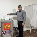 Первые избиратели пришли на свои участки для голосования